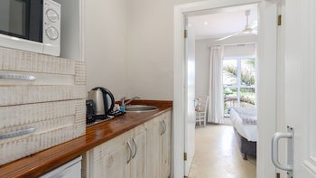 Blue Bay Lodge