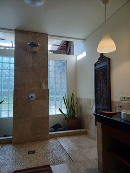 Aloka Bahari Villas