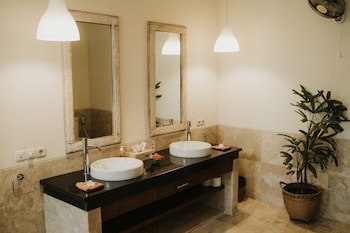 Aloka Bahari Villas