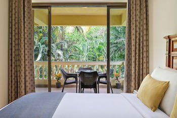 De Mandarin Beach Resort Suites & Villas