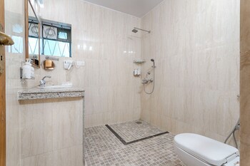 De Mandarin Beach Resort Suites & Villas