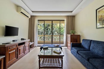 De Mandarin Beach Resort Suites & Villas