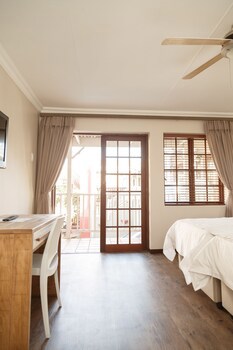 Loerie Guest Lodge