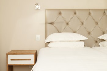 Loerie Guest Lodge