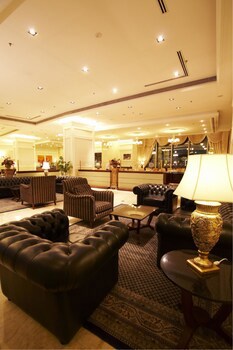 Royale Chulan The Curve
