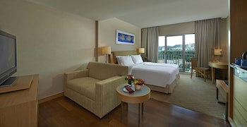 Royale Chulan The Curve