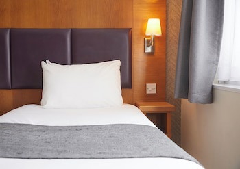 De Trafford Hotel By Greene King Inns