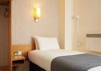 De Trafford Hotel By Greene King Inns