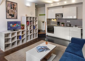 4 Arts Apartments By Adrez Living