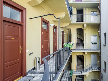 4 Arts Apartments By Adrez Living