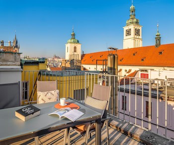 4 Arts Apartments By Adrez Living