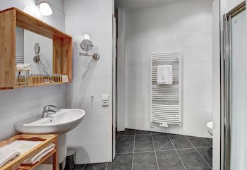 4 Arts Apartments By Adrez Living