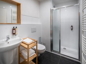 4 Arts Apartments By Adrez Living