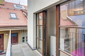 4 Arts Apartments By Adrez Living