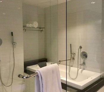 Golden Tulip Vasundhara Hotel & Suites