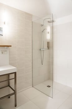 V-Hotel galeri fotoğrafı