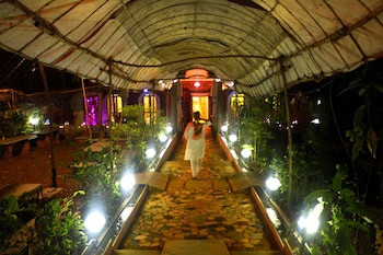 Saraya Art Cafe B&B