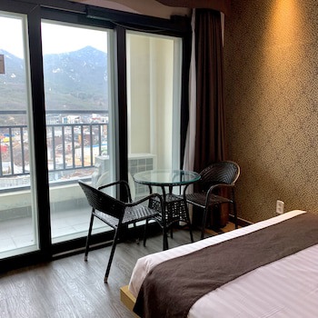 Cs Premier Hotel (Adults Only)
