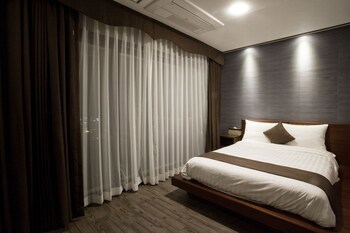 Cs Premier Hotel (Adults Only)