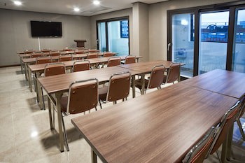 Cs Premier Hotel (Adults Only)