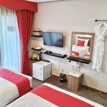 Cs Premier Hotel (Adults Only)