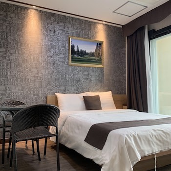 Cs Premier Hotel (Adults Only)