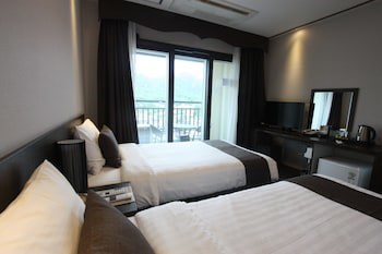Cs Premier Hotel (Adults Only)