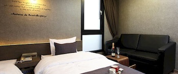 S& Hotel