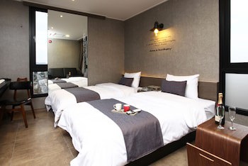 S& Hotel