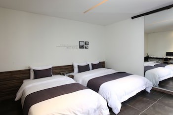 S& Hotel