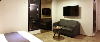 S& Hotel