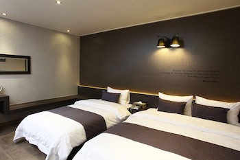 S& Hotel