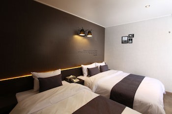 S& Hotel
