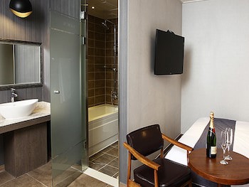 S& Hotel