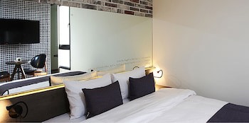S& Hotel