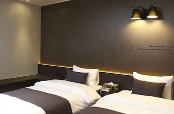 S& Hotel