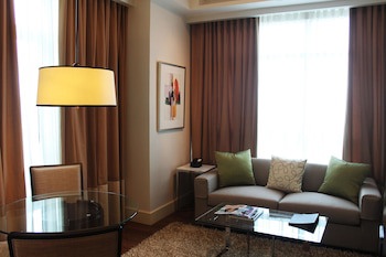Aruga Apartments By Rockwell Makati