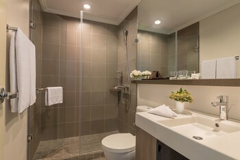 Aruga Apartments By Rockwell Makati
