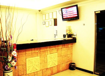 Adel Hotel