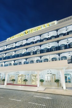 Rocks Hotel