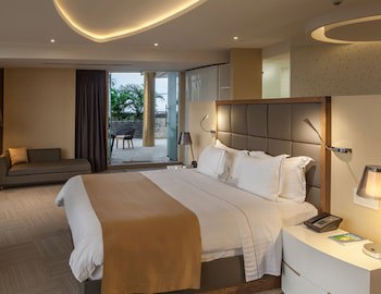 Las Americas Golden Tower Panama