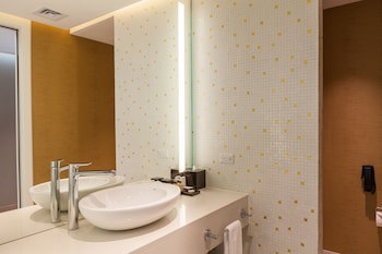 Las Americas Golden Tower Panama