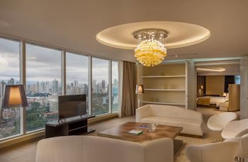 Las Americas Golden Tower Panama