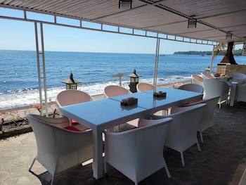 Bondalem Beach Club