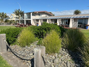 Bailey's At The Beach Motel