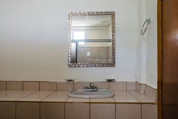Capital O Hotel Dos Mares, Cabo San Lucas