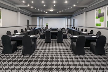 Holiday Inn Johannesburg Airport, An Ihg Hotel
