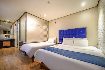 Chakan Hotel