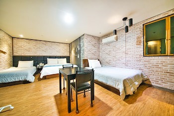 Chakan Hotel