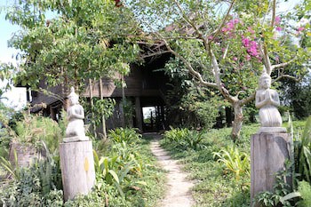 Bong Thom Home Stay